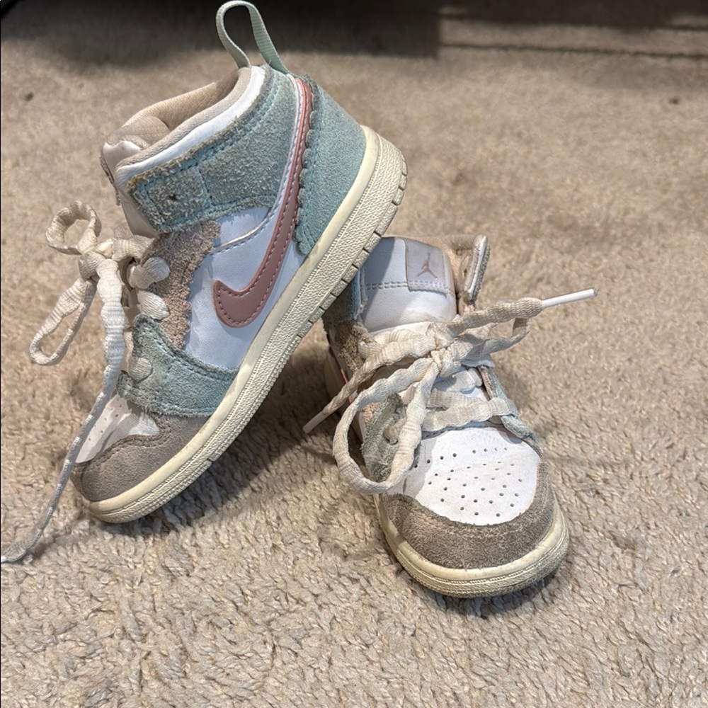Nike Girls Jordan 1 Mid SE